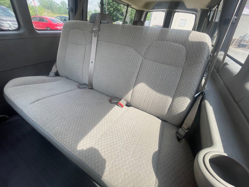 2024 Chevrolet Express Passenger 3500 1LT