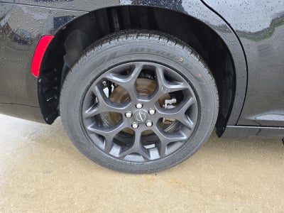 2023 Chrysler 300 Touring L