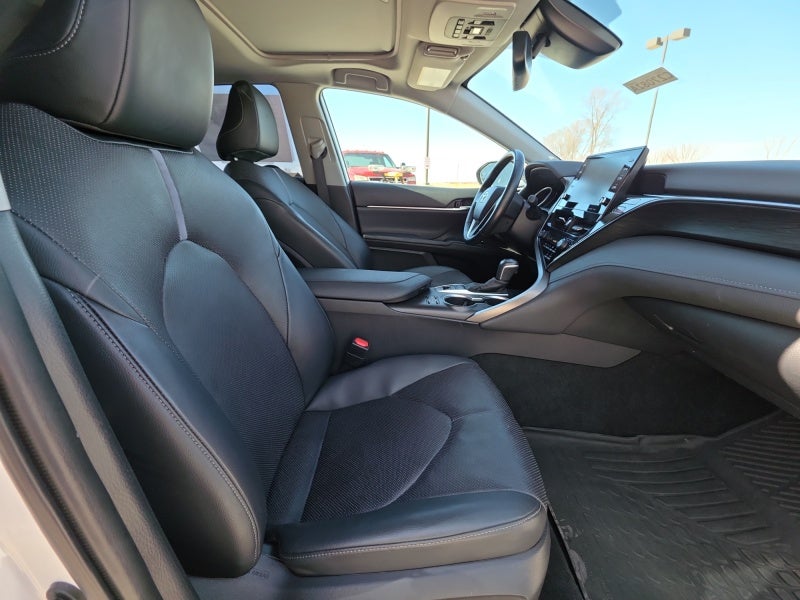 2022 Toyota Camry Hybrid XLE