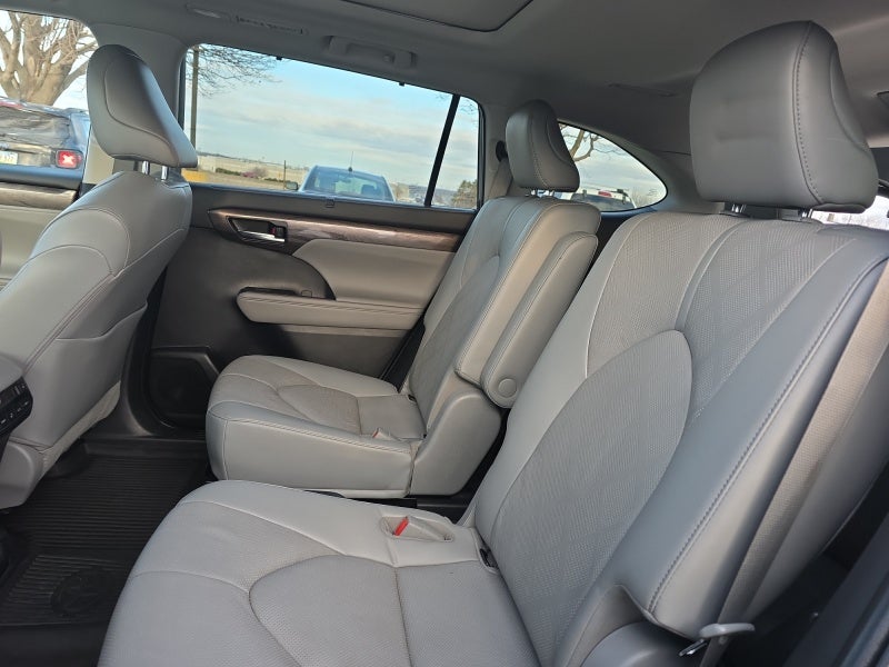 2022 Toyota Highlander Platinum