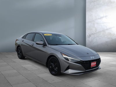 2022 Hyundai ELANTRA SEL