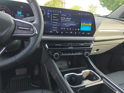 2025 Chevrolet Traverse AWD LT