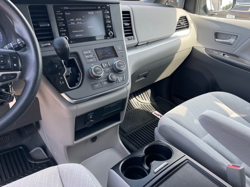 2019 Toyota Sienna LE