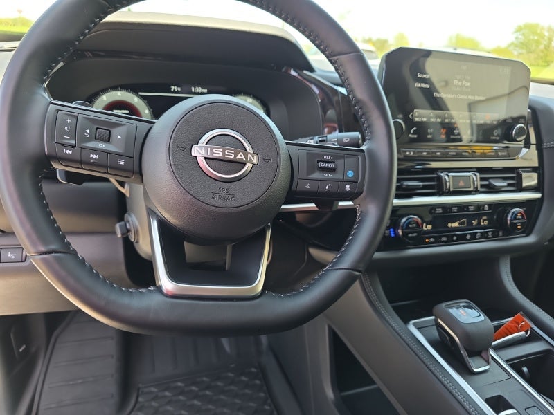 2025 Nissan Pathfinder Platinum