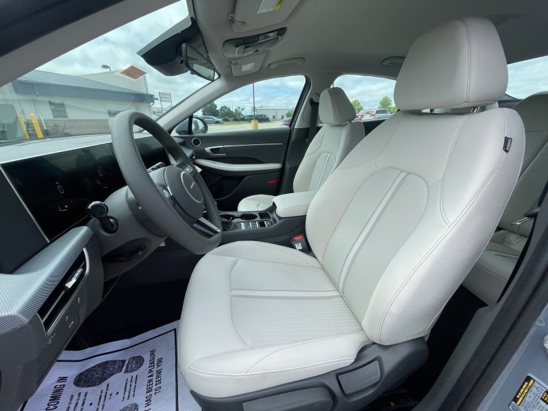 2025 Hyundai SONATA SE