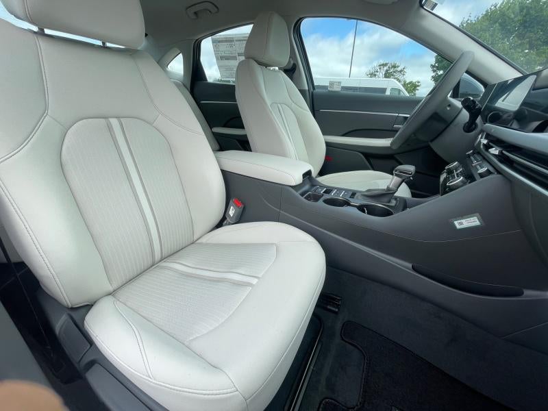 2025 Hyundai SONATA SE