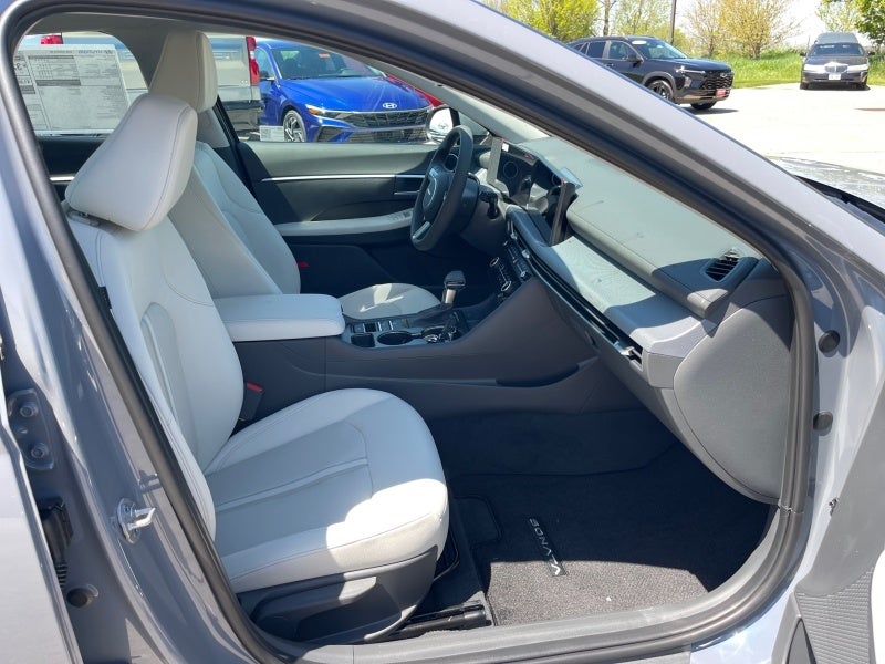 2025 Hyundai SONATA SE