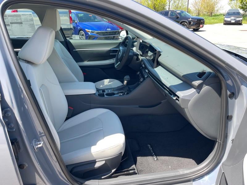 2025 Hyundai SONATA SE