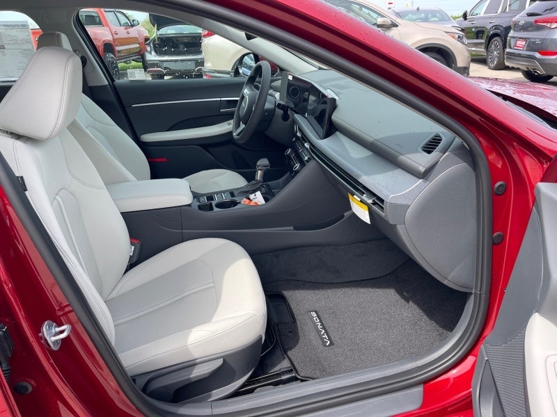 2025 Hyundai SONATA SE