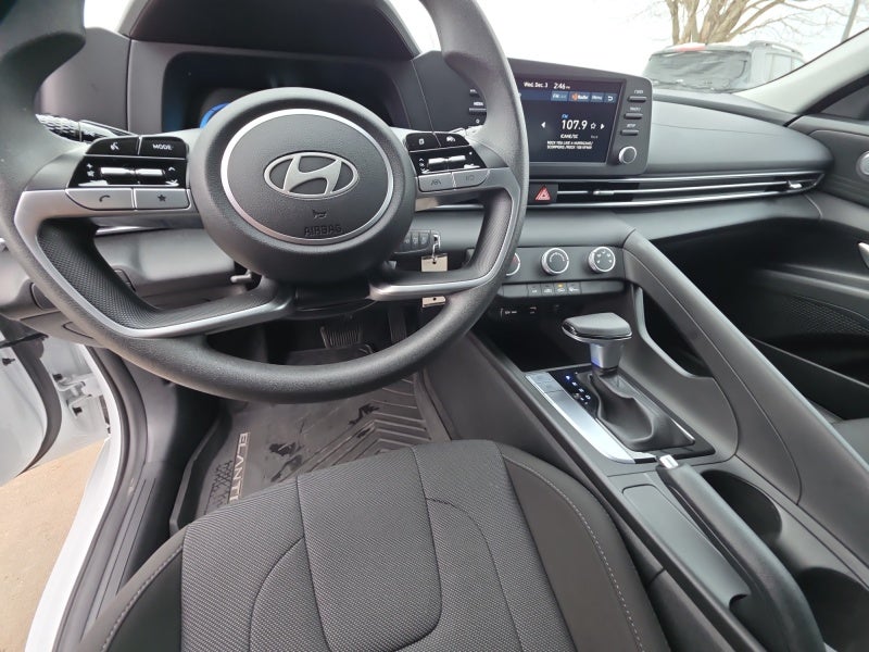 2024 Hyundai ELANTRA SE