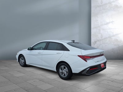 2024 Hyundai ELANTRA SE