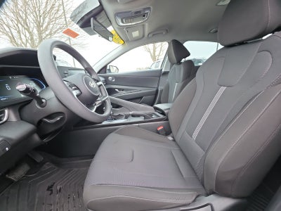 2024 Hyundai ELANTRA SE