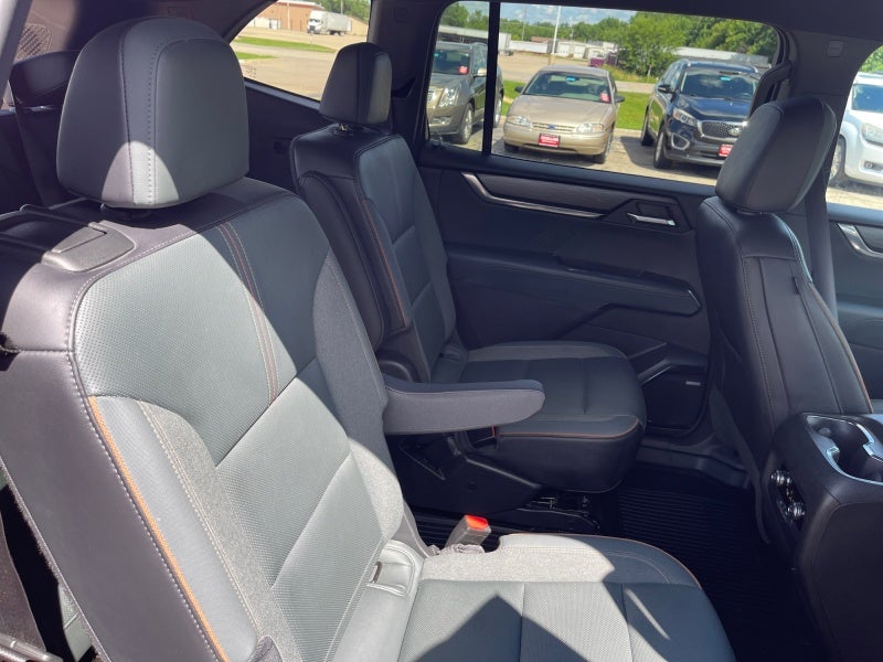 2025 GMC Acadia AWD AT4