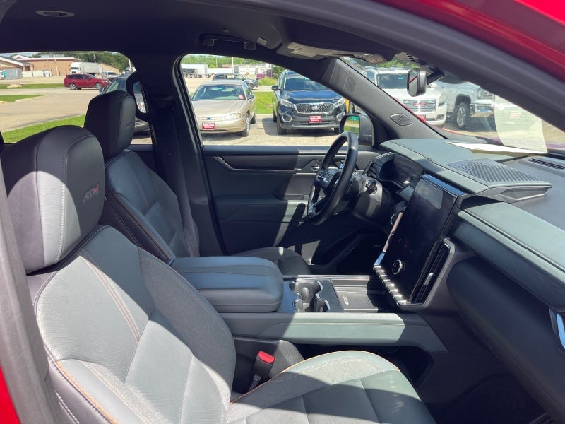 2025 GMC Acadia AWD AT4