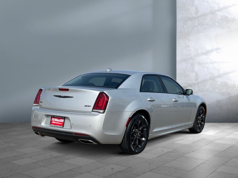 2022 Chrysler 300 Touring L