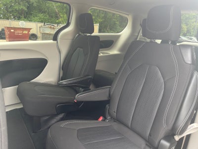 2024 Chrysler Voyager LX