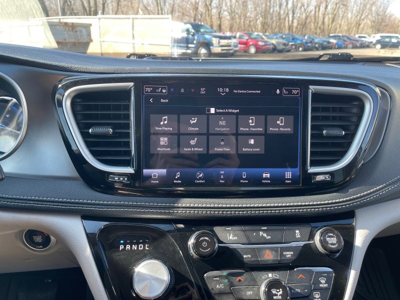 2024 Chrysler Pacifica Hybrid Select