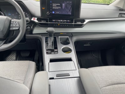 2025 Toyota SIENNA LE LE