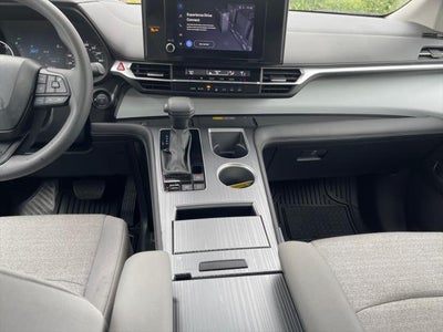 2025 Toyota SIENNA LE LE