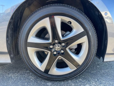 2020 Toyota PRIUS XLE