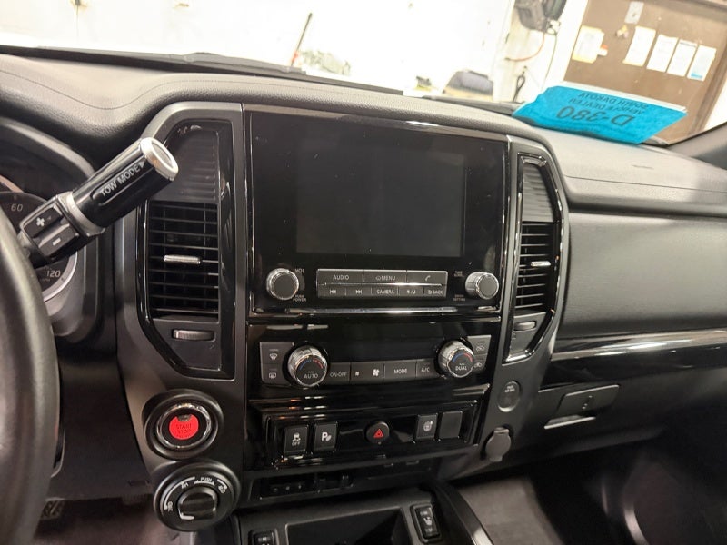 2023 Nissan Titan SV