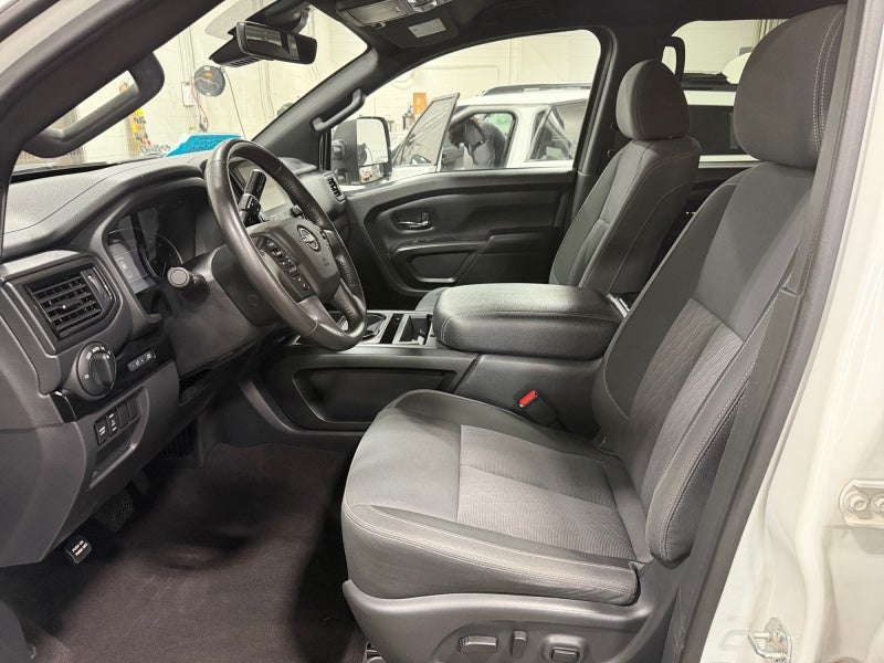 2023 Nissan Titan SV