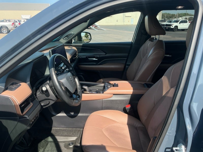 2025 Toyota Grand Highlander Hybrid MAX Platinum