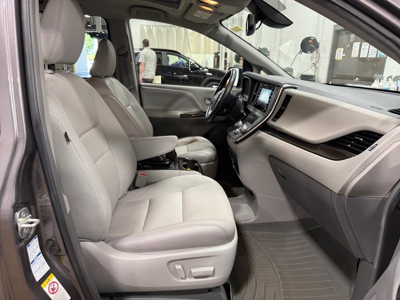 2019 Toyota Sienna XLE Premium