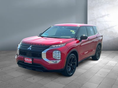 2023 Mitsubishi Outlander SE Special Edition