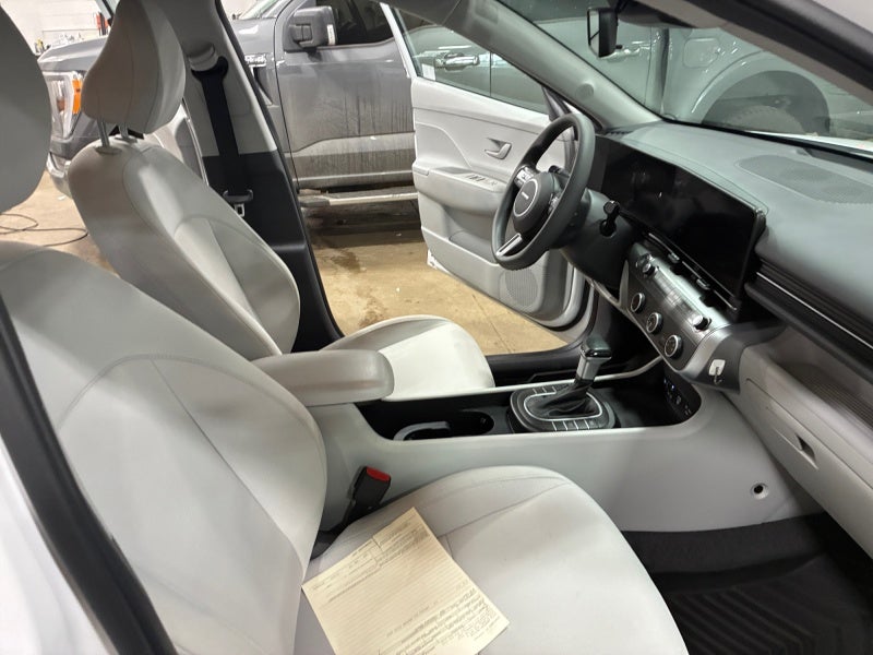 2025 Hyundai KONA SE