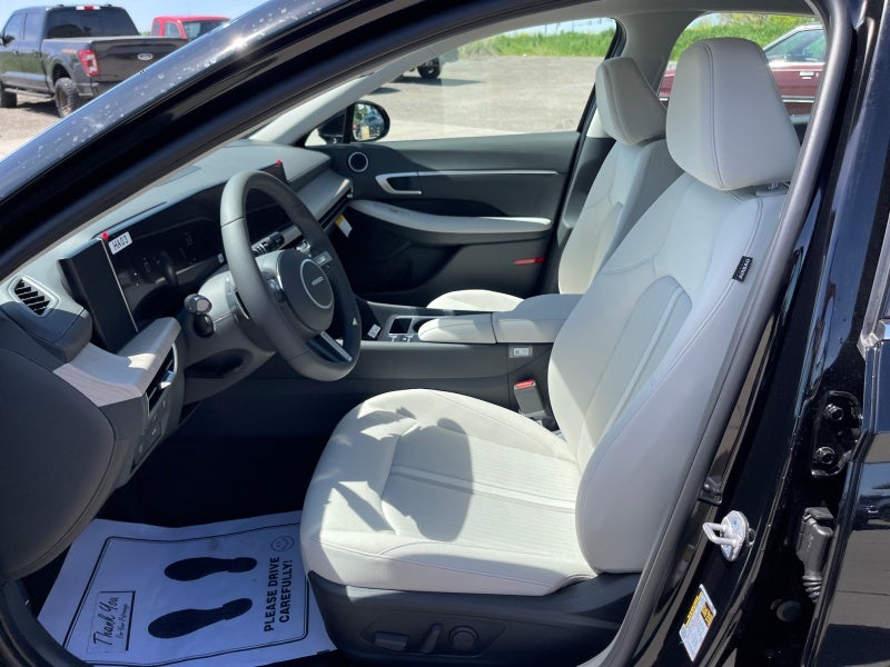 2025 Hyundai SONATA HYBRID SEL