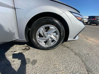 2025 Hyundai ELANTRA SE