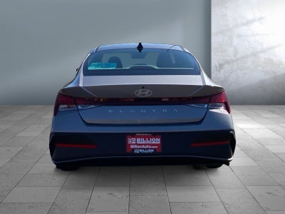 2025 Hyundai ELANTRA SE