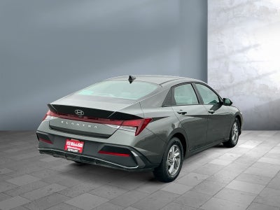 2024 Hyundai ELANTRA SE