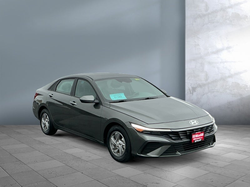 2024 Hyundai ELANTRA SE