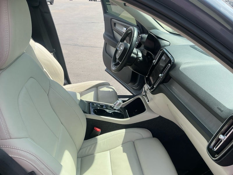 2022 Volvo XC40 Inscription