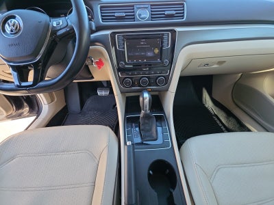 2017 Volkswagen Passat R-Line w/Comfort Pkg