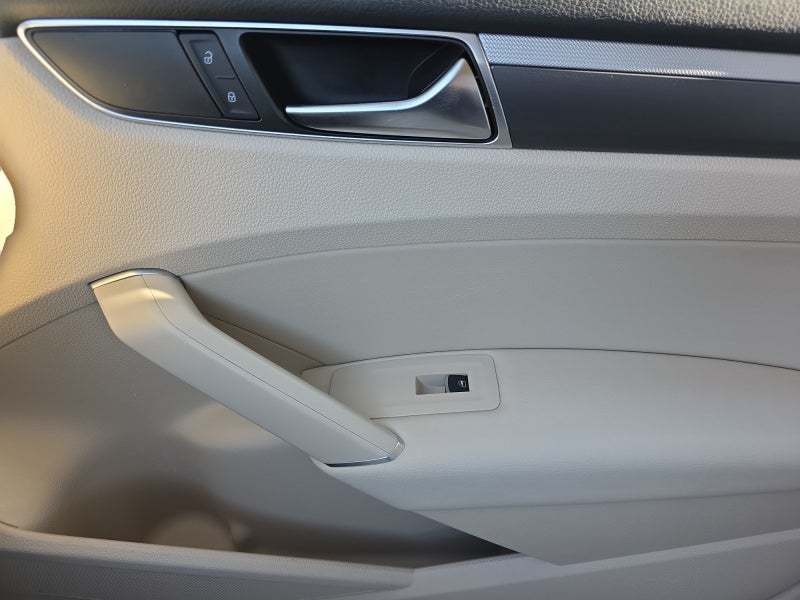 2017 Volkswagen Passat R-Line w/Comfort Pkg