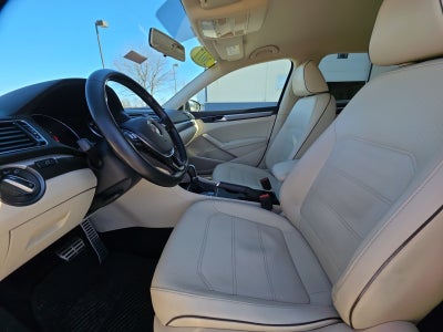 2017 Volkswagen Passat R-Line w/Comfort Pkg
