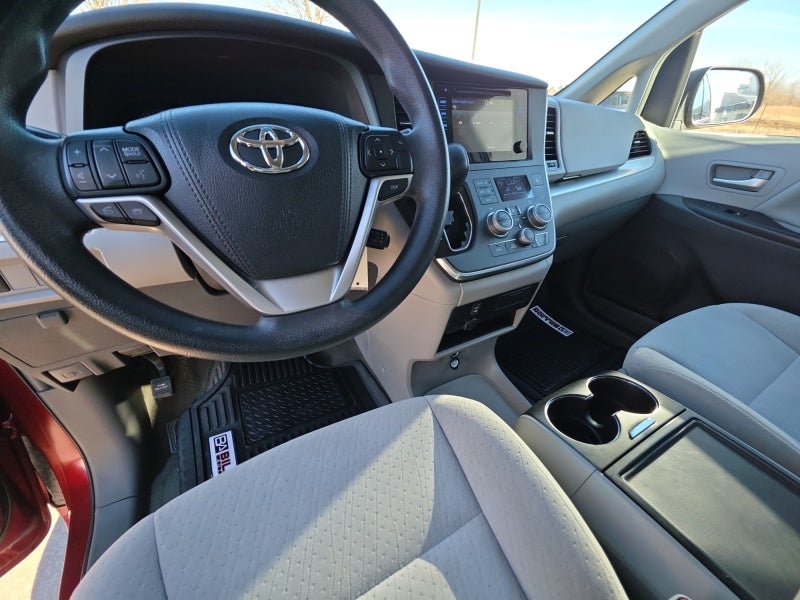 2016 Toyota Sienna LE