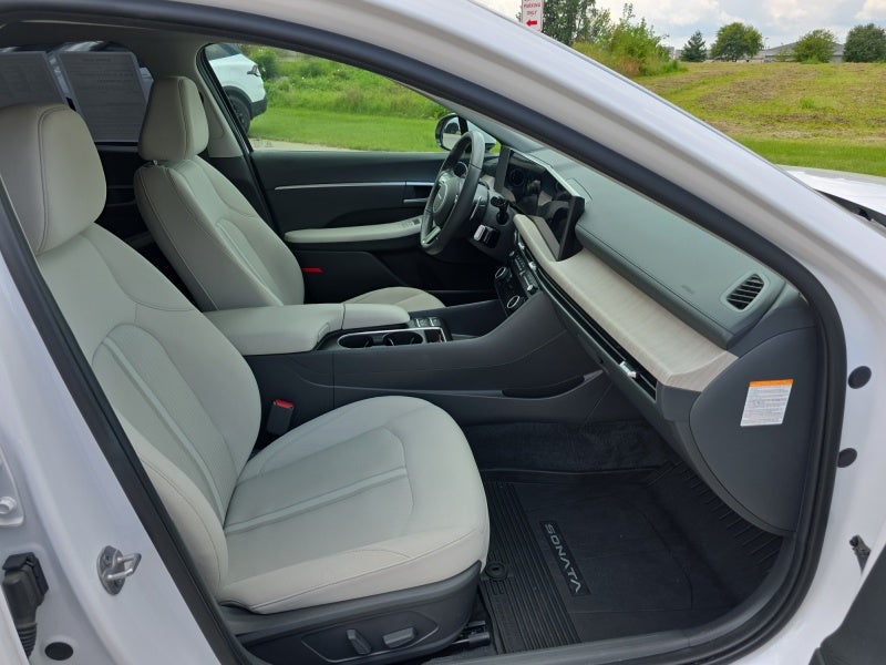 2025 Hyundai SONATA HYBRID SEL