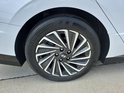2025 Hyundai SONATA HYBRID SEL