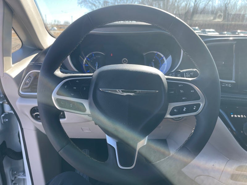 2024 Chrysler Pacifica Hybrid Select