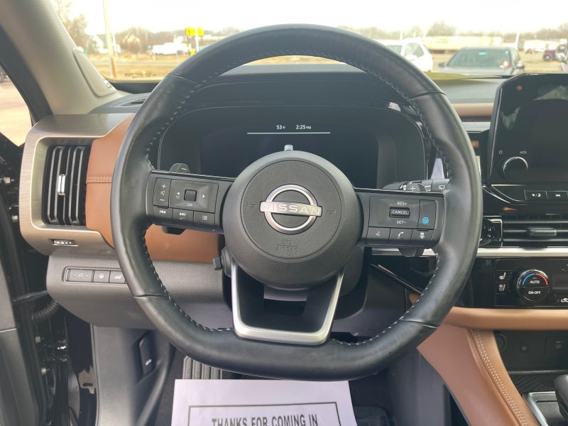 2025 Nissan Pathfinder Platinum