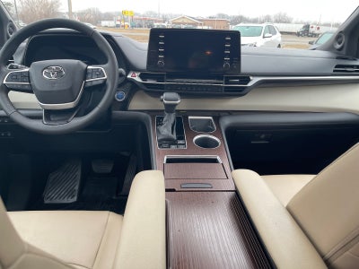 2024 Toyota Sienna XLE