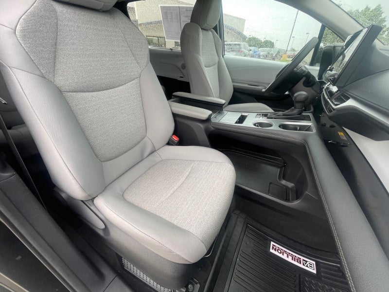 2025 Toyota Sienna LE