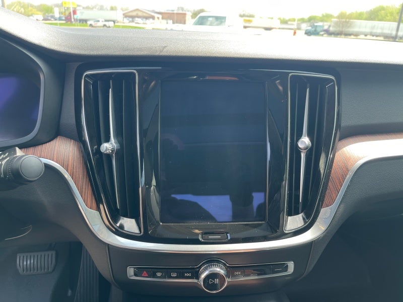 2024 Volvo S60 Plus Dark Theme