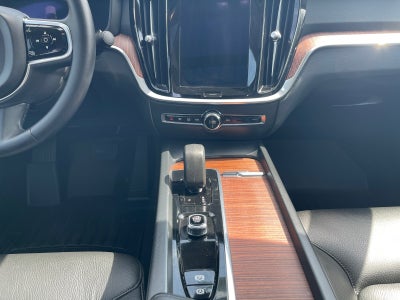 2024 Volvo S60 Plus Dark Theme