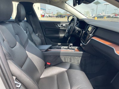 2024 Volvo S60 Plus Dark Theme