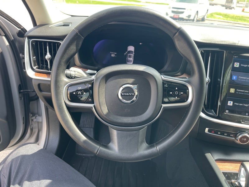 2024 Volvo S60 Plus Dark Theme